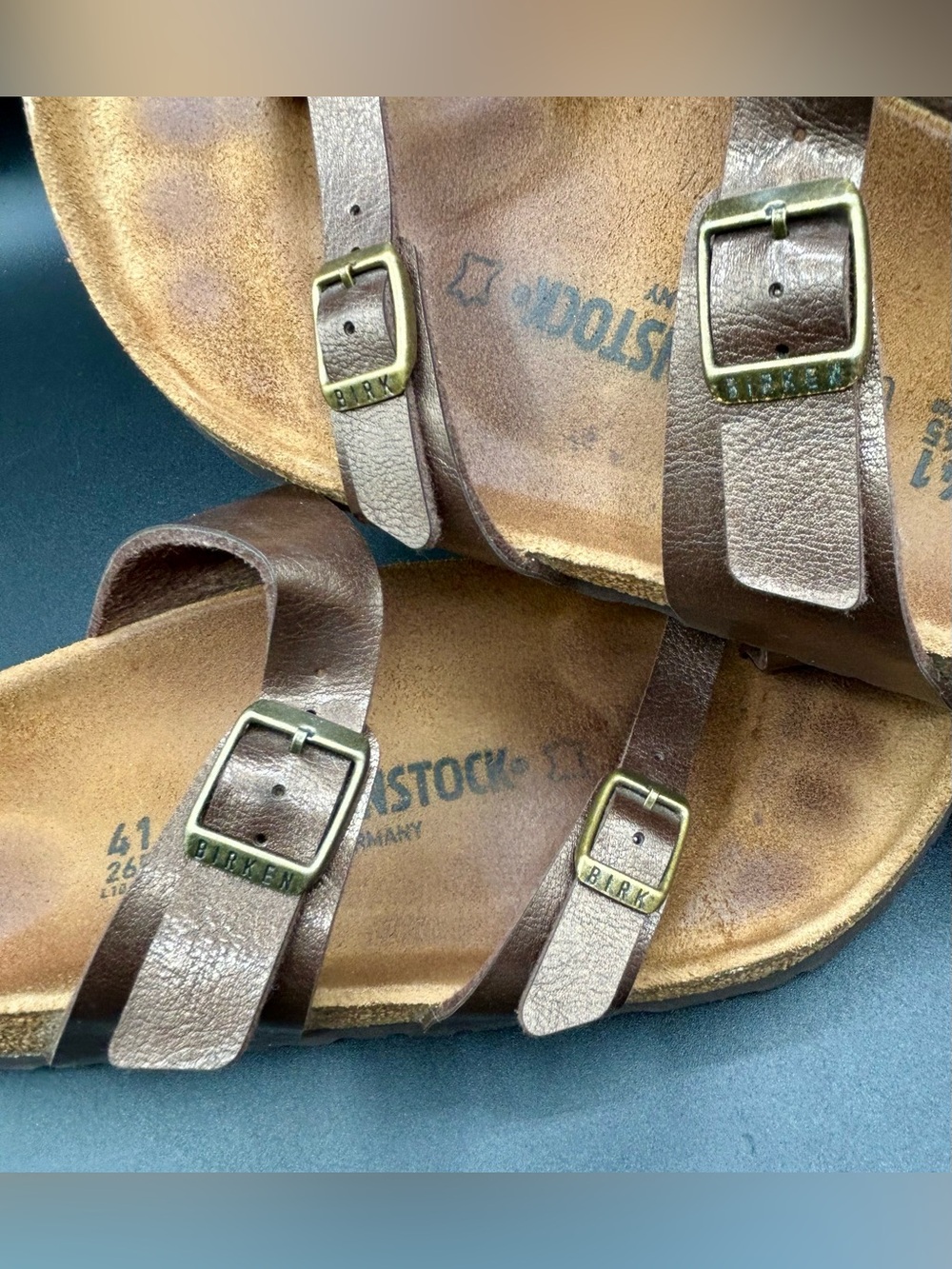 BIRKENSTOCK Mayari Toe-Loop Sandals. Metallic Taupe Finish. EU Size 41 - Picture 6 of 8